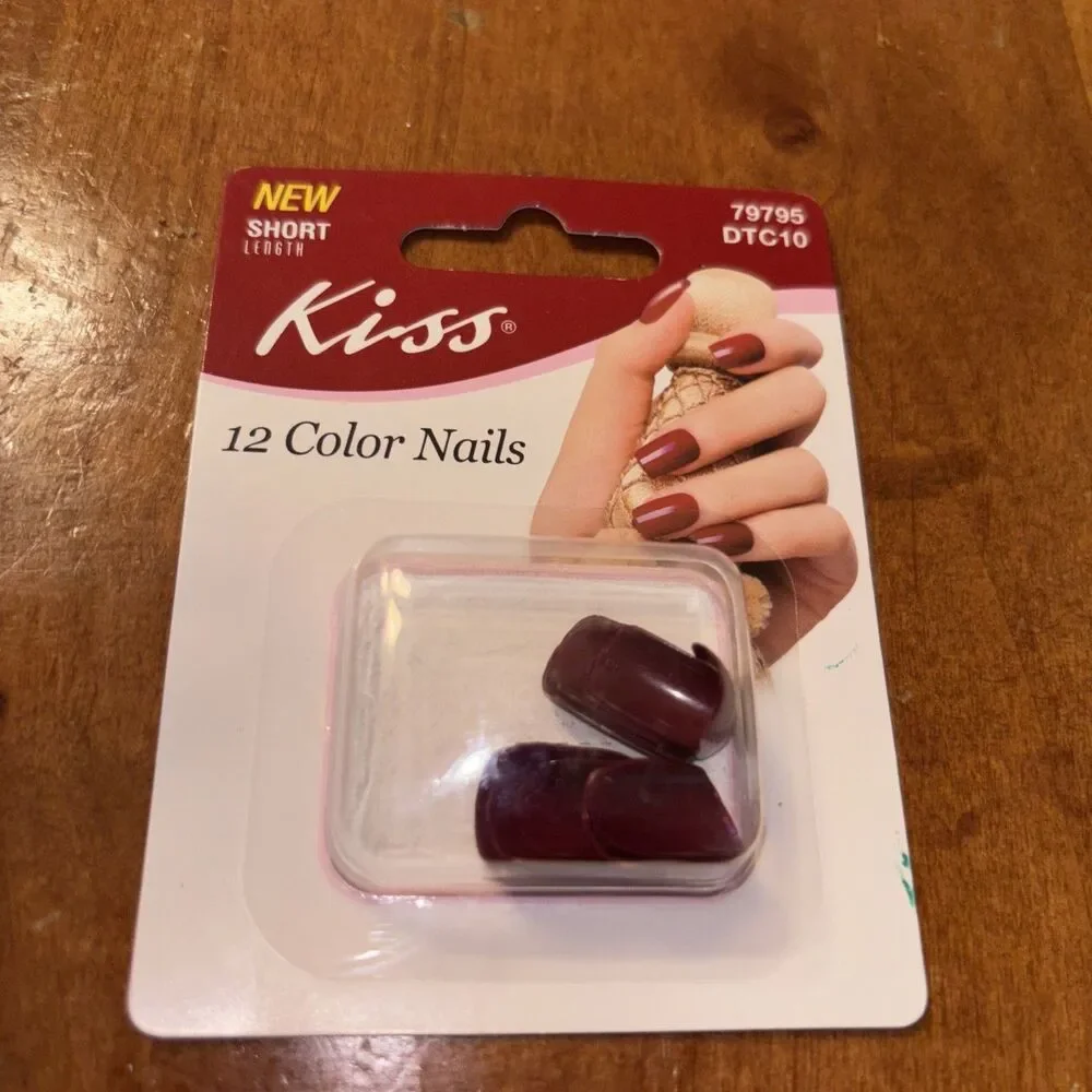 Kiss color nails